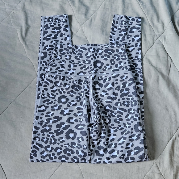 AERIE Offline leggings 7/8 Cheetah Grey White XS AE - Picture 5 of 7